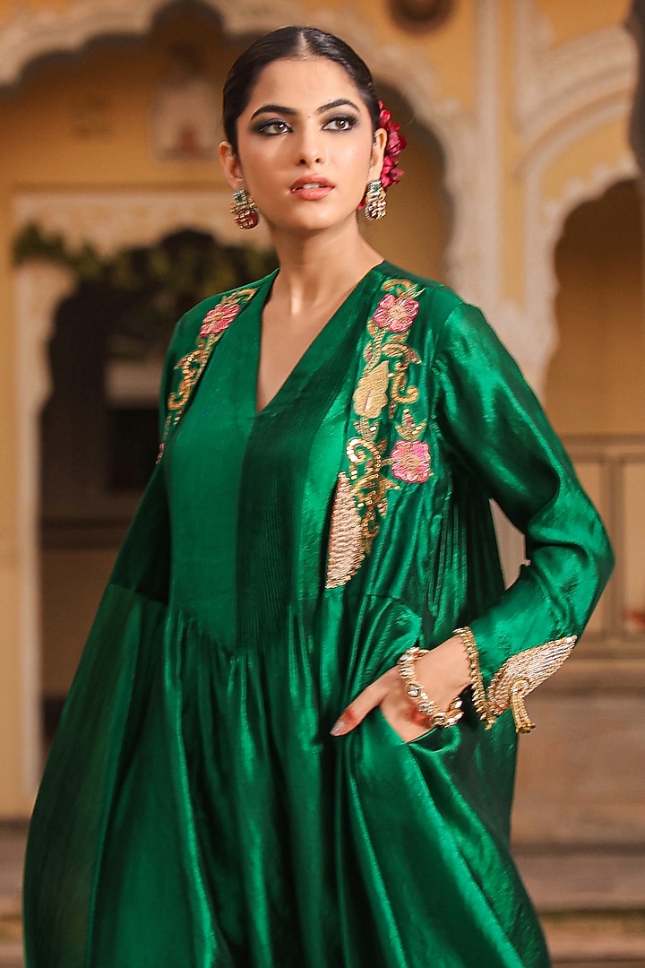 Green Pure Banarasi Spun Silk Resham Embroidered Kurta Set by Niti Bothra at Pernia's Pop Up Shop