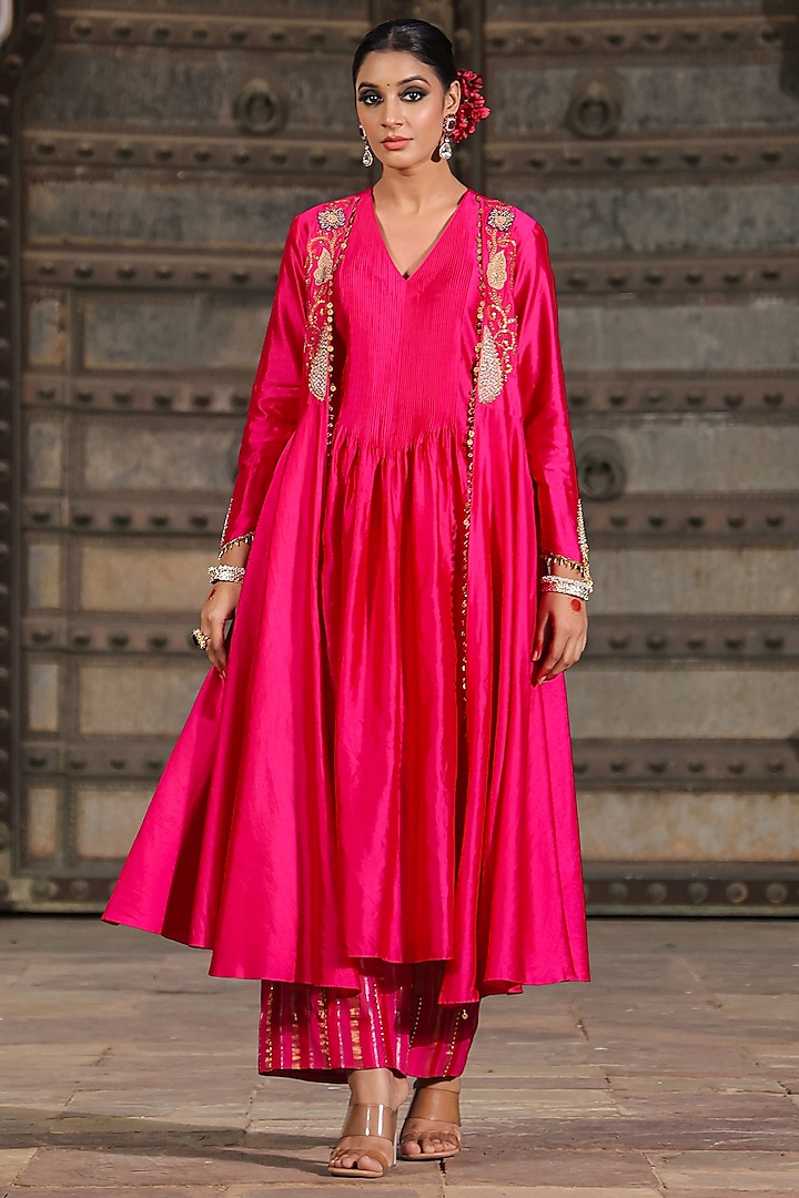 Pink Pure Banarasi Spun Silk Resham Embroidered Kurta Set by Niti Bothra at Pernia's Pop Up Shop