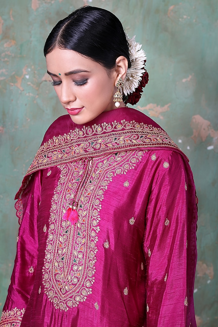 Magenta Embroidered Kurta Set by Niti Bothra at Pernia's Pop Up Shop