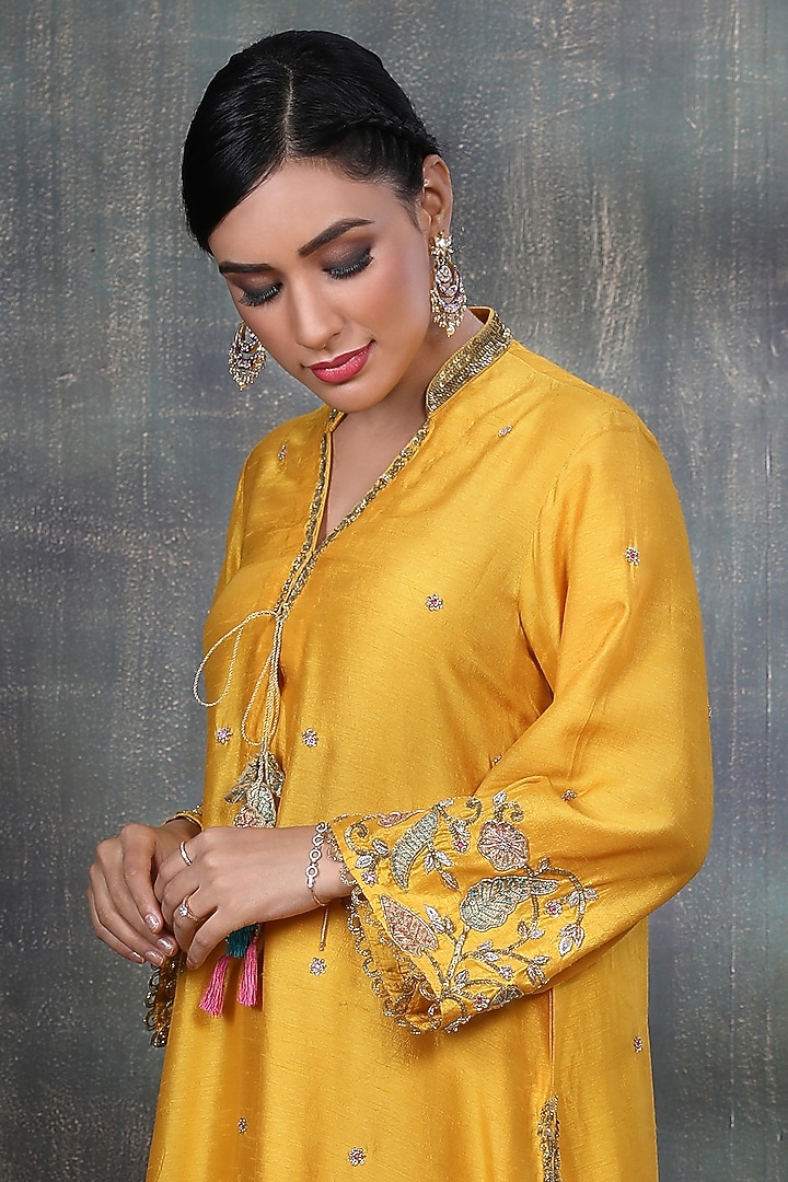 Mustard Embellished Kurta Set by Niti Bothra at Pernia's Pop Up Shop