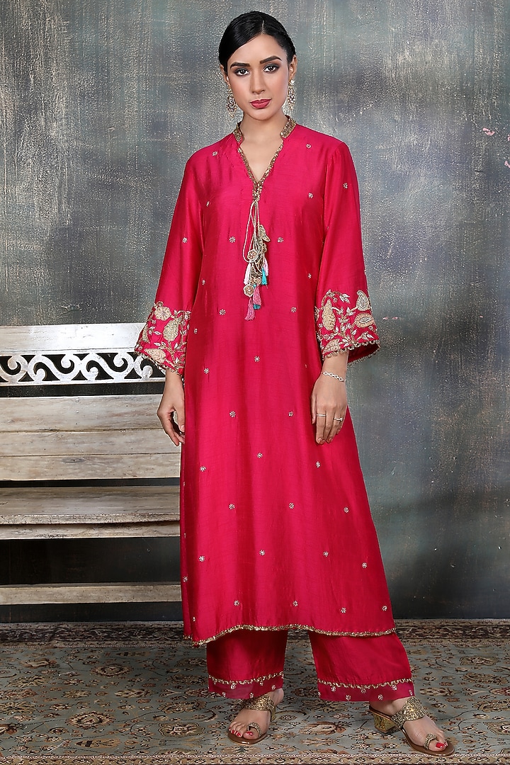 Pink Embellished Kurta Set by Niti Bothra at Pernia's Pop Up Shop