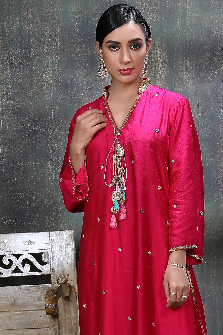 Pink Resham Embellished Kurta Set by Niti Bothra at Pernia's Pop Up Shop