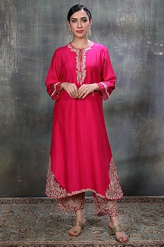 Pink Kurta Set With Embroidery by Niti Bothra