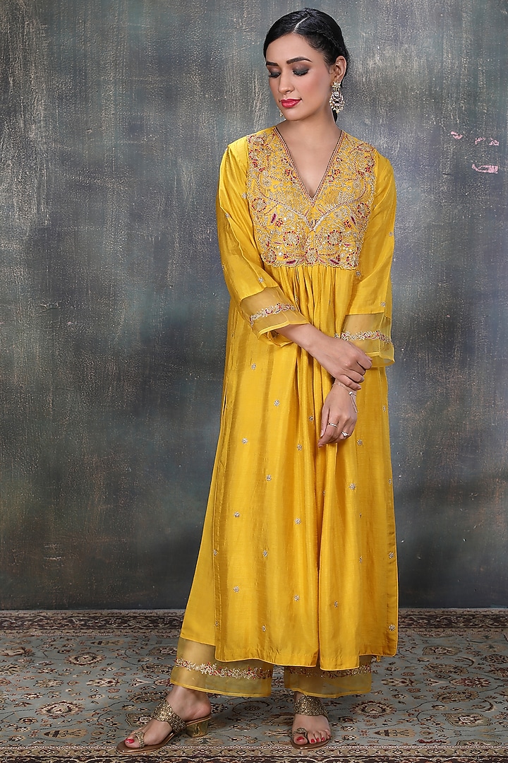 Mustard Kurta Set With Embroidery by Niti Bothra at Pernia's Pop Up Shop