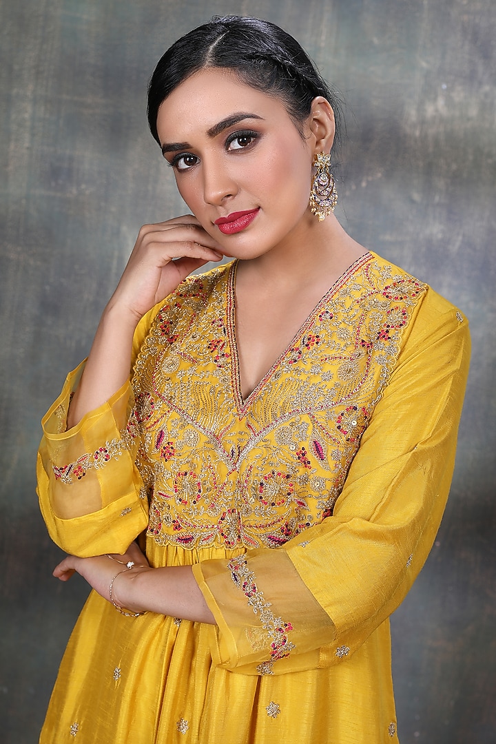 Mustard Kurta Set With Embroidery by Niti Bothra at Pernia's Pop Up Shop