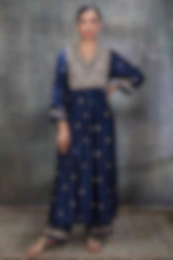 Blue Kurta Set With Embroidery by Niti Bothra at Pernia's Pop Up Shop