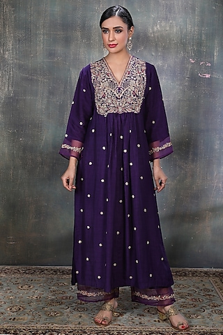 Violet Kurta Set With Embroidery by Niti Bothra