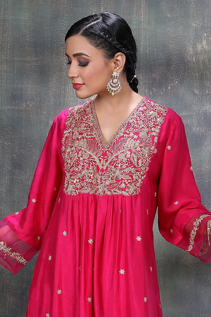 Pink Resham Embroidered Kurta Set by Niti Bothra at Pernia's Pop Up Shop