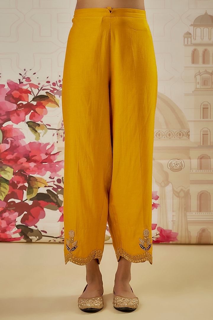 Yellow Silk Zari Embroidered Kurta Set by Niti Bothra at Pernia's Pop Up Shop