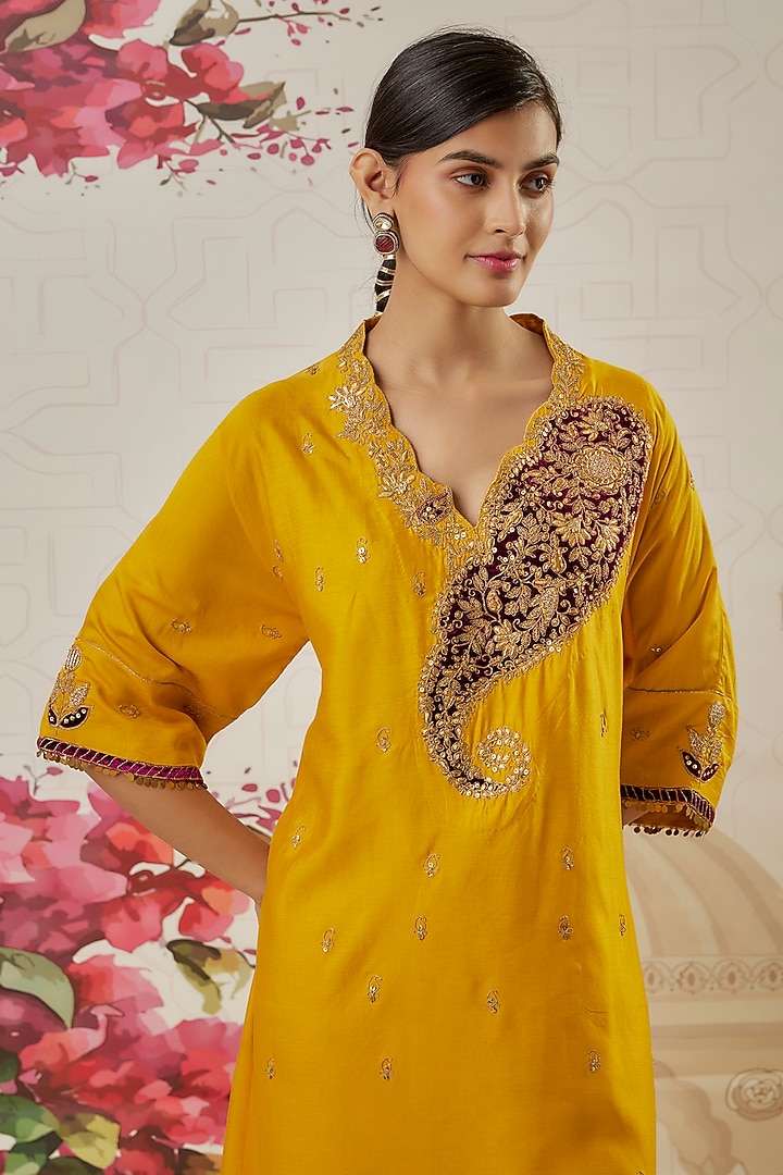 Yellow Silk Zari Embroidered Kurta Set by Niti Bothra at Pernia's Pop Up Shop