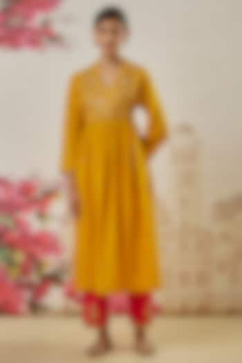 Yellow Silk Zari Embroidered Kurta Set by Niti Bothra at Pernia's Pop Up Shop