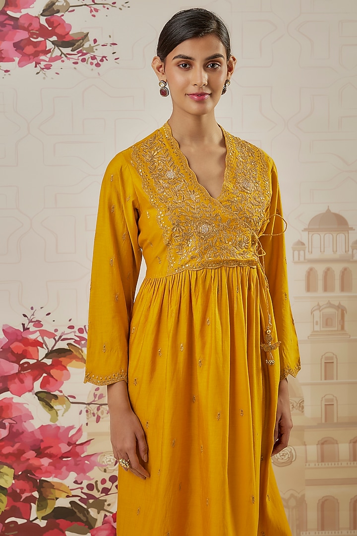 Yellow Silk Zari Embroidered Kurta Set by Niti Bothra at Pernia's Pop Up Shop