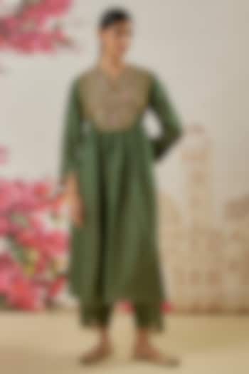 Green Silk Blend Printed & Pearl Hand Embroidered Kalidar Kurta Set by Niti Bothra at Pernia's Pop Up Shop