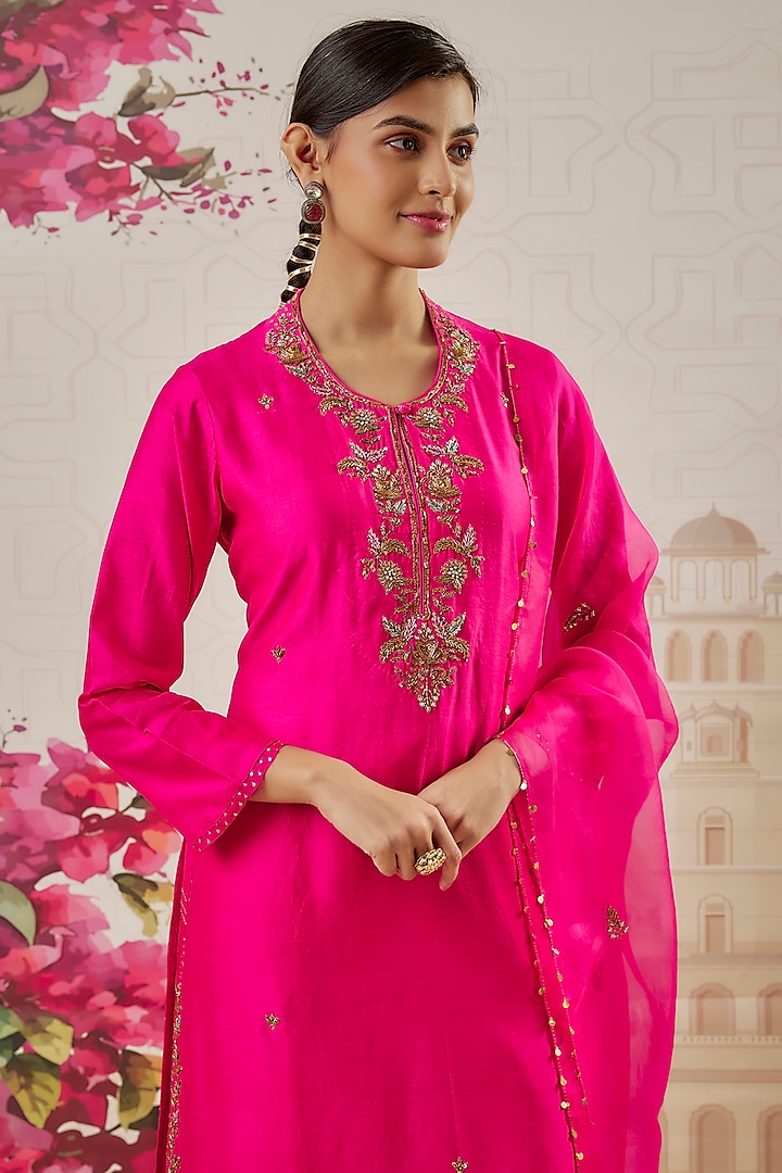 Pink Silk Sequins & Pearl Embroidered Kurta Set by Niti Bothra at Pernia's Pop Up Shop