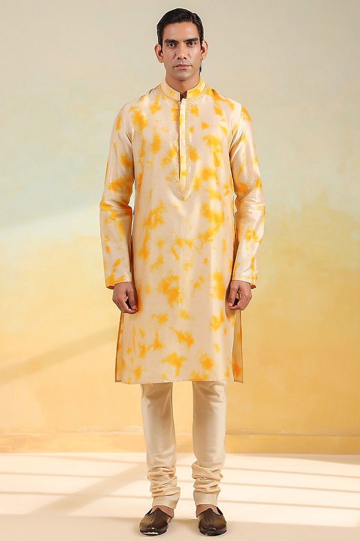 Beige & Yellow Silk Chanderi Shibori Printed & Thread Embroidered Kurta Set by Niti Bothra Men at Pernia's Pop Up Shop