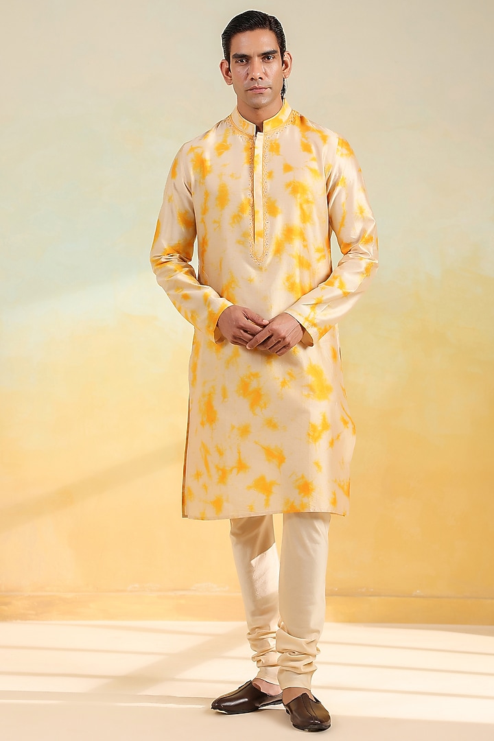 Beige & Yellow Silk Chanderi Shibori Printed & Thread Embroidered Kurta Set by Niti Bothra Men at Pernia's Pop Up Shop