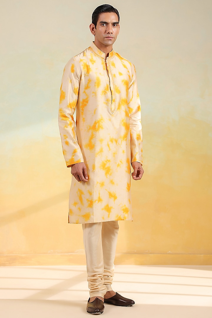 Beige & Yellow Silk Chanderi Shibori Printed & Thread Embroidered Kurta Set by Niti Bothra Men at Pernia's Pop Up Shop