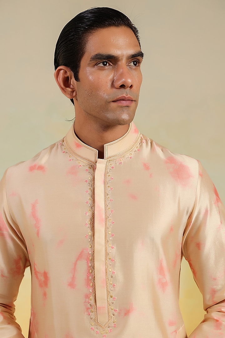 Beige & Pink Silk Chanderi Shibori Printed & Thread Embroidered Kurta Set by Niti Bothra Men at Pernia's Pop Up Shop