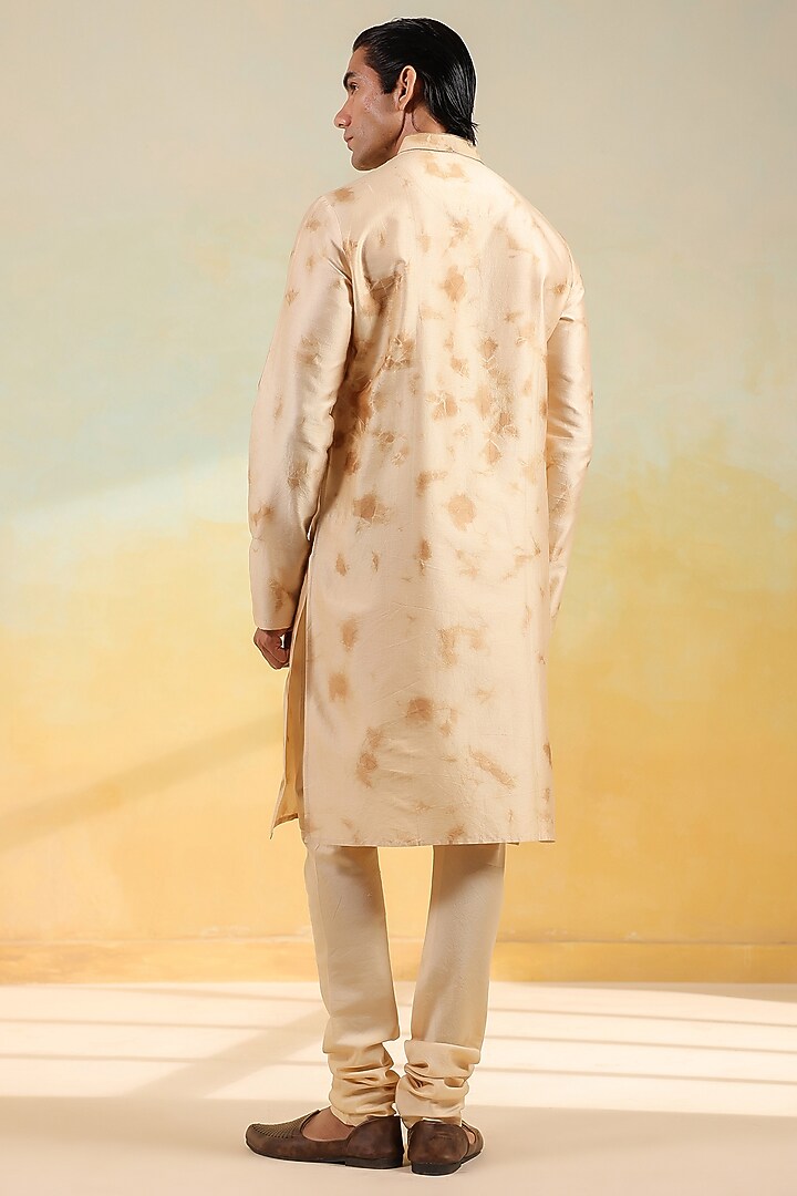 Beige Ombre Silk Chanderi Printed & Embroidered Kurta Set by Niti Bothra Men at Pernia's Pop Up Shop