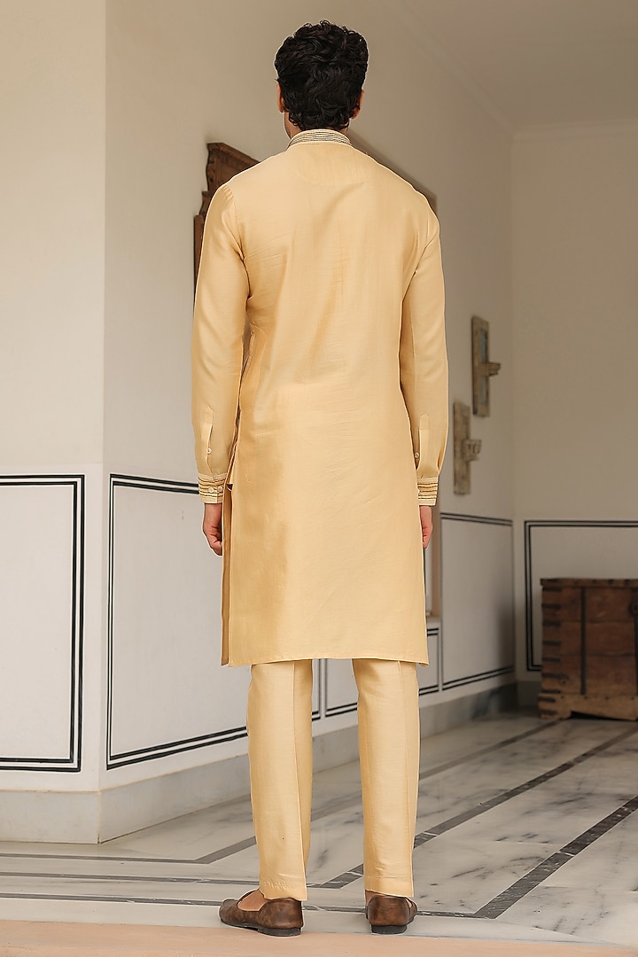 Beige Chanderi Silk Thread Embroidered Kurta Set by Niti Bothra Men at Pernia's Pop Up Shop