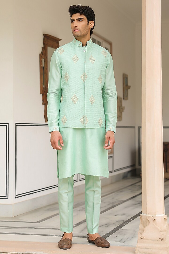 Mint Green Chanderi Silk Thread Embroidered Bundi Jacket Set by Niti Bothra Men at Pernia's Pop Up Shop