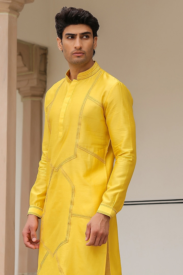 Yellow Chanderi Silk Geometric Thread Embroidered Kurta Set by Niti Bothra Men at Pernia's Pop Up Shop