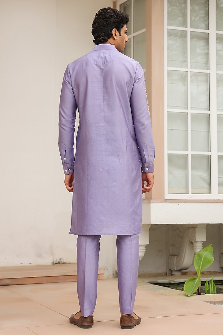 Lilac Chanderi Silk Floral Thread Embroidered Kurta Set by Niti Bothra Men at Pernia's Pop Up Shop