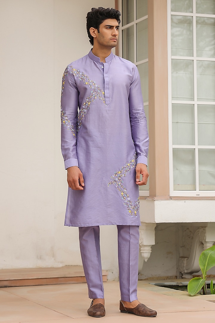 Lilac Chanderi Silk Floral Thread Embroidered Kurta Set by Niti Bothra Men at Pernia's Pop Up Shop