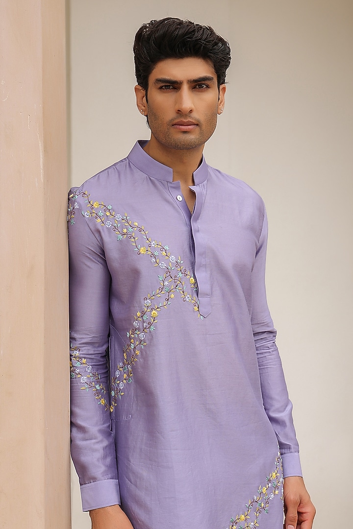 Lilac Chanderi Silk Floral Thread Embroidered Kurta Set by Niti Bothra Men at Pernia's Pop Up Shop