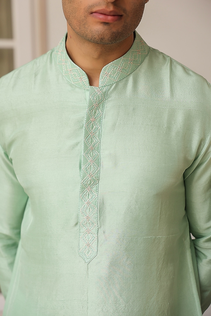 Mint Green Chanderi Silk Thread Embroidered Kurta Set by Niti Bothra Men at Pernia's Pop Up Shop