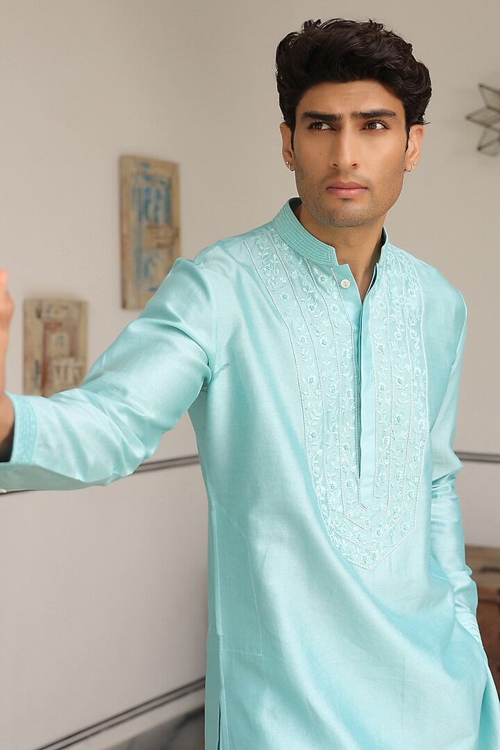 Light Blue Chanderi Silk Thread Embroidered Kurta Set by Niti Bothra Men at Pernia's Pop Up Shop
