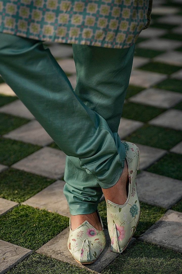 Turquoise Fine Silk Chanderi Quilted Bundi Jacket Set by Niti Bothra Men at Pernia's Pop Up Shop
