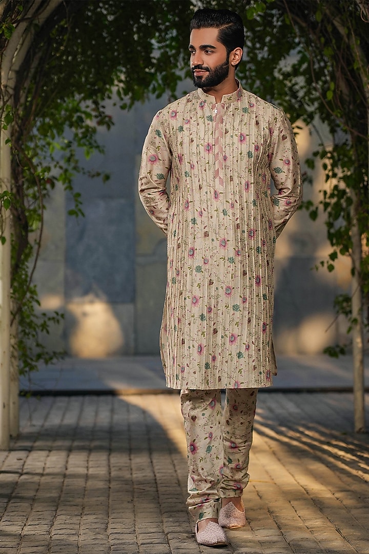Ivory Fine Silk Chanderi Embroidered Bundi Jacket Set by Niti Bothra Men at Pernia's Pop Up Shop