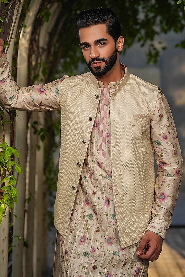 Ivory Fine Silk Chanderi Embroidered Bundi Jacket by Niti Bothra Men at Pernia's Pop Up Shop