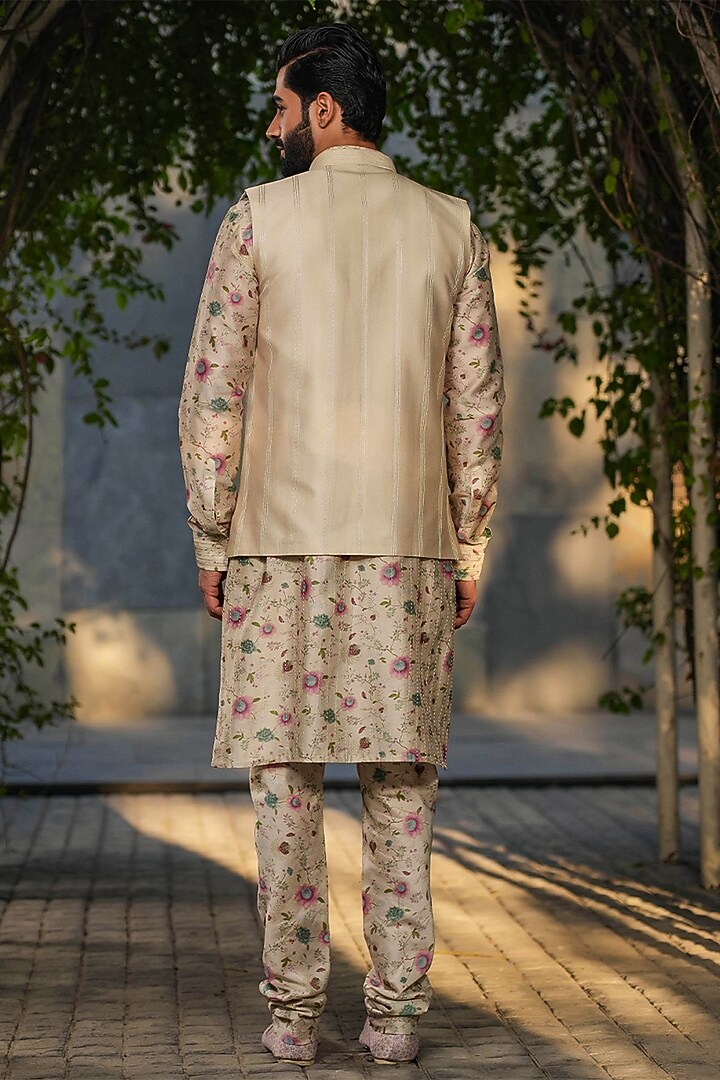 Ivory Fine Silk Chanderi Embroidered Bundi Jacket by Niti Bothra Men at Pernia's Pop Up Shop