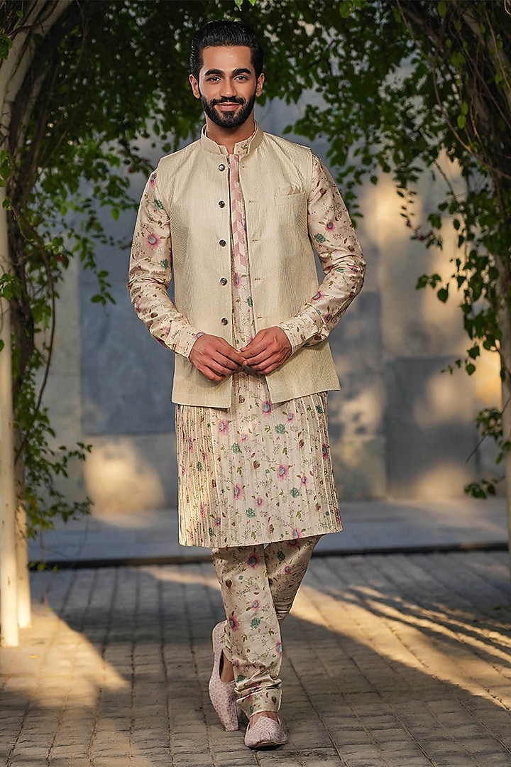 Ivory Fine Silk Chanderi Embroidered Bundi Jacket by Niti Bothra Men at Pernia's Pop Up Shop