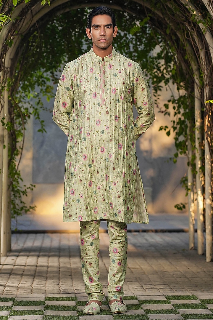 Mint Green Fine Chanderi Silk Kantha Stitch Embroidered Bundi Jacket Set by Niti Bothra Men at Pernia's Pop Up Shop