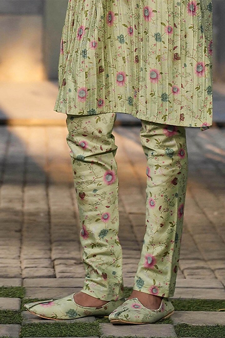 Mint Green Fine Chanderi Silk Kantha Stitch Embroidered Bundi Jacket Set by Niti Bothra Men at Pernia's Pop Up Shop