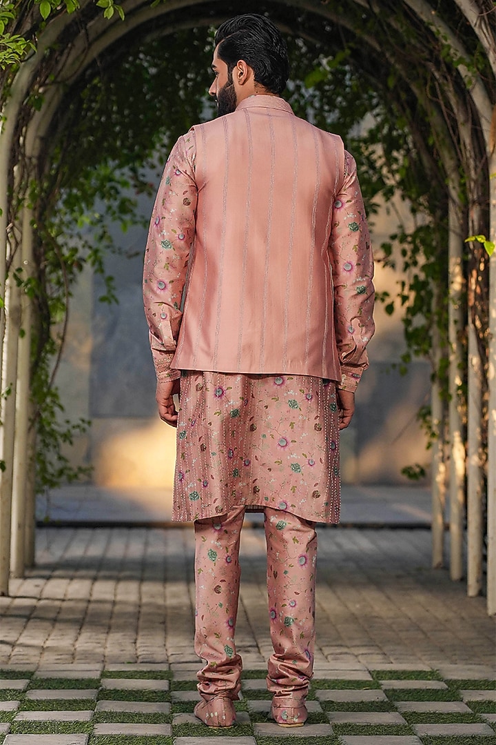 Blush Pink Fine Silk Chanderi Embroidered Bundi Jacket by Niti Bothra Men at Pernia's Pop Up Shop
