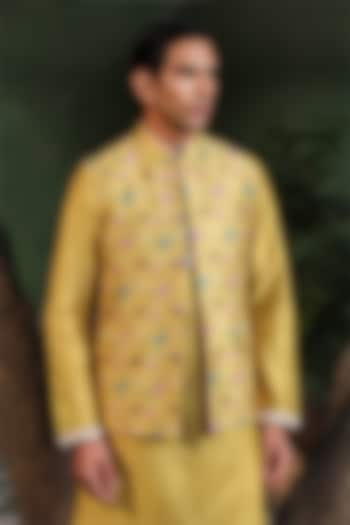 Yellow Fine Silk Chanderi Printed Bundi Jacket by Niti Bothra Men at Pernia's Pop Up Shop