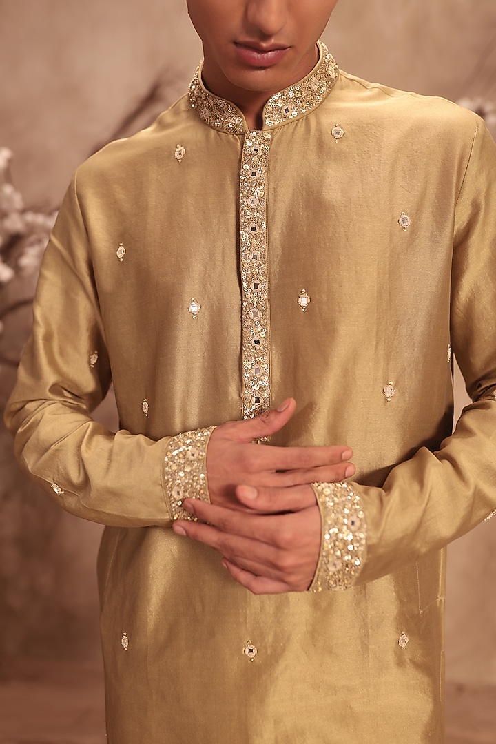 Light Green Silk Chanderi Mirror Embroidered Kurta Set by Niti Bothra Men at Pernia's Pop Up Shop