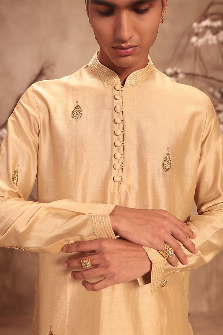 Ivory Silk Chanderi Mirror Embroidered Kurta Set by Niti Bothra Men at Pernia's Pop Up Shop