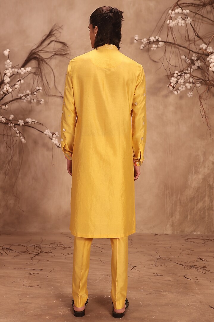 Yellow Silk Chanderi Zardosi Embroidered Kurta Set by Niti Bothra Men at Pernia's Pop Up Shop