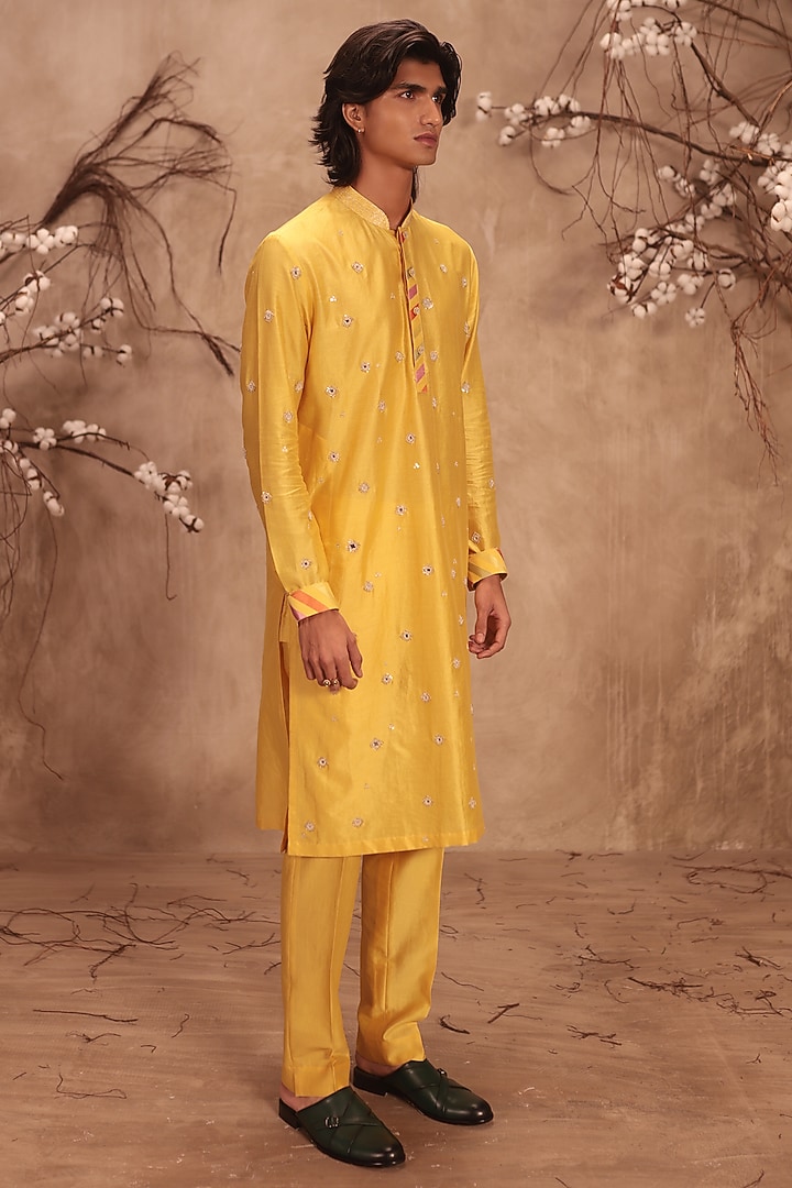 Yellow Silk Chanderi Zardosi Embroidered Kurta Set by Niti Bothra Men at Pernia's Pop Up Shop