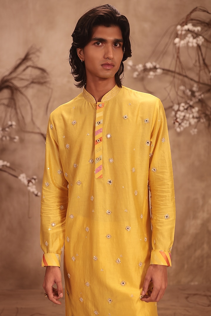 Yellow Silk Chanderi Zardosi Embroidered Kurta Set by Niti Bothra Men at Pernia's Pop Up Shop