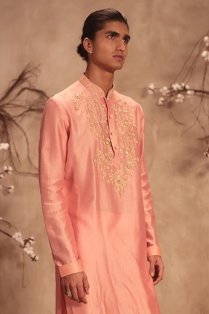 Pink Silk Chanderi Zardosi Embroidered Kurta Set by Niti Bothra Men at Pernia's Pop Up Shop