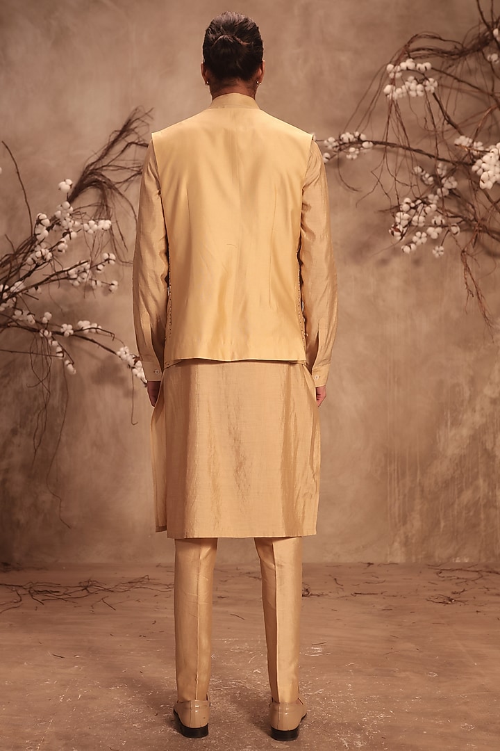 Ivory Silk Chanderi Zardosi Embroidered Bundi Jacket by Niti Bothra Men at Pernia's Pop Up Shop