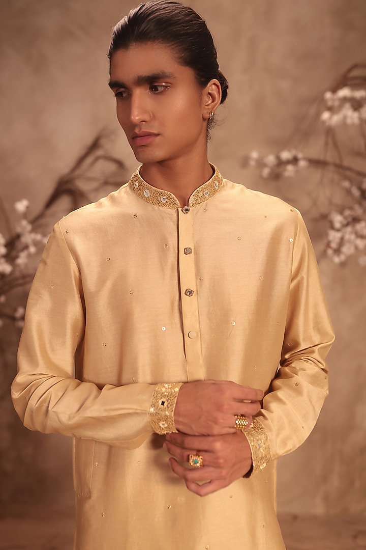 Ivory Silk Chanderi Tikki Embroidered Kurta Set by Niti Bothra Men at Pernia's Pop Up Shop