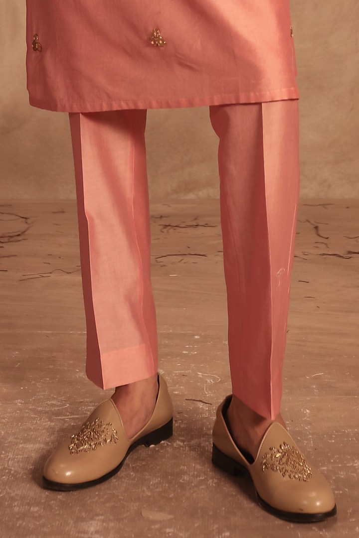 Pink Silk Chanderi Zardosi Embroidered Bundi Jacket Set by Niti Bothra Men at Pernia's Pop Up Shop