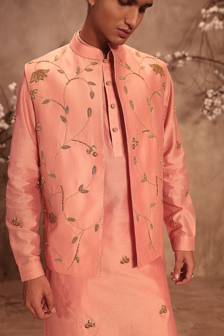 Pink Silk Chanderi Zardosi Embroidered Bundi Jacket Set by Niti Bothra Men at Pernia's Pop Up Shop